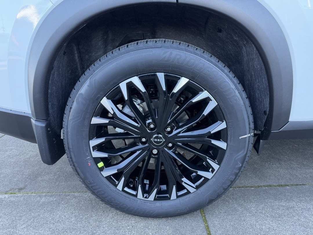 2026 Nissan Rogue Dark Armor - Image 10