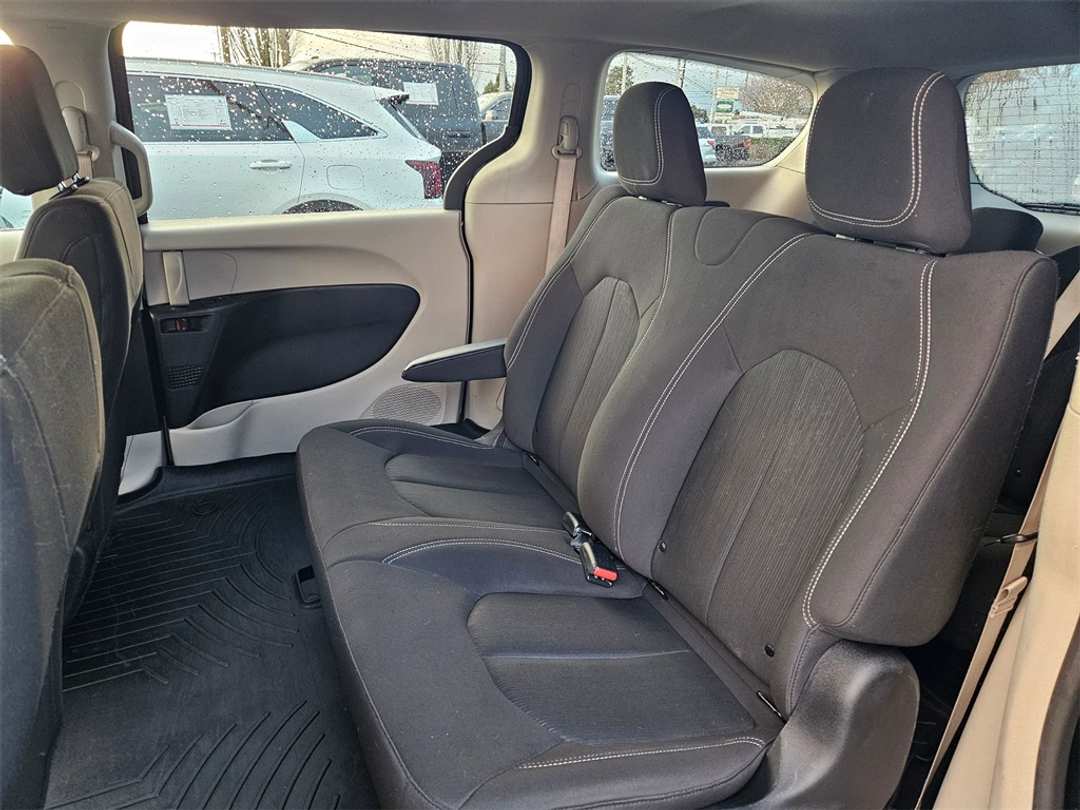 2021 Chrysler Voyager L - Image 28