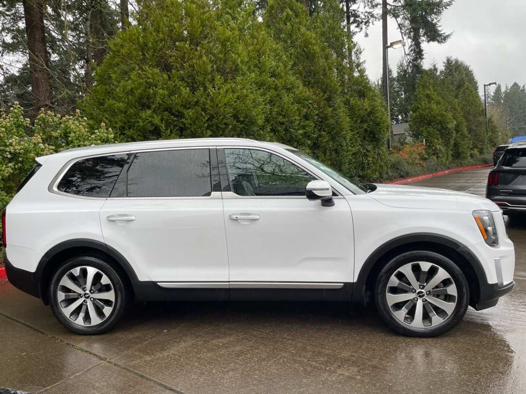 2022 Kia Telluride SX - Image 2