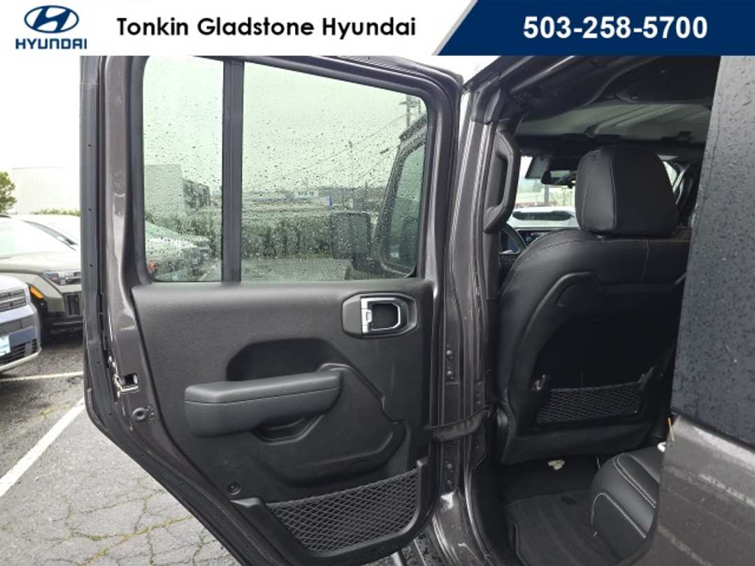 2025 Jeep Wrangler Rubicon - Image 25