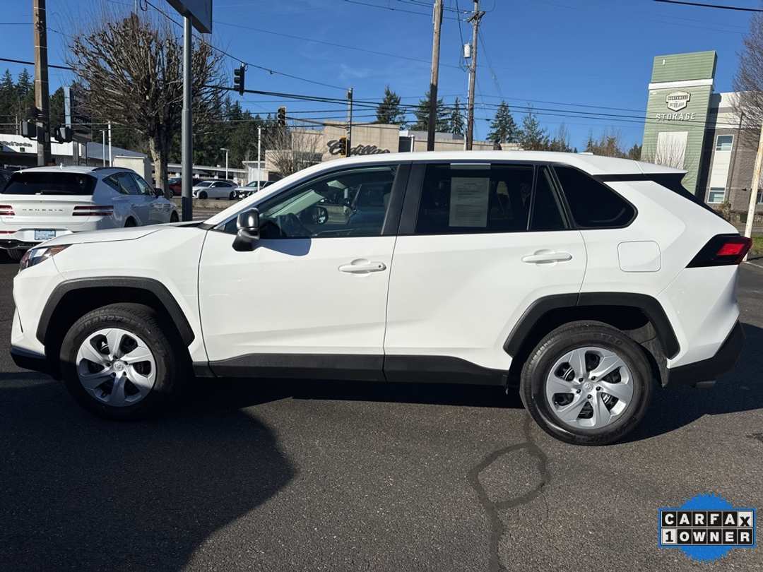 2024 Toyota Rav4 LE - Image 3