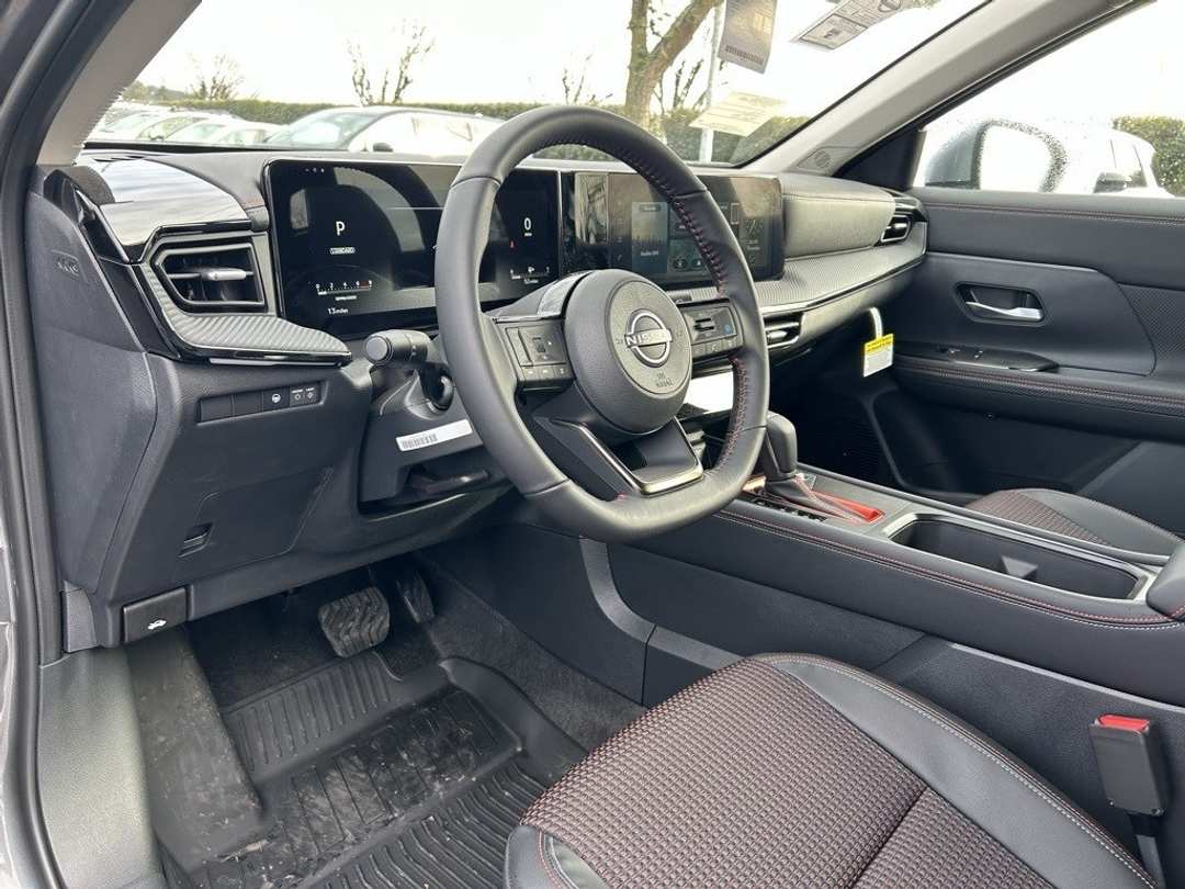 2025 Nissan Kicks SR - Image 11