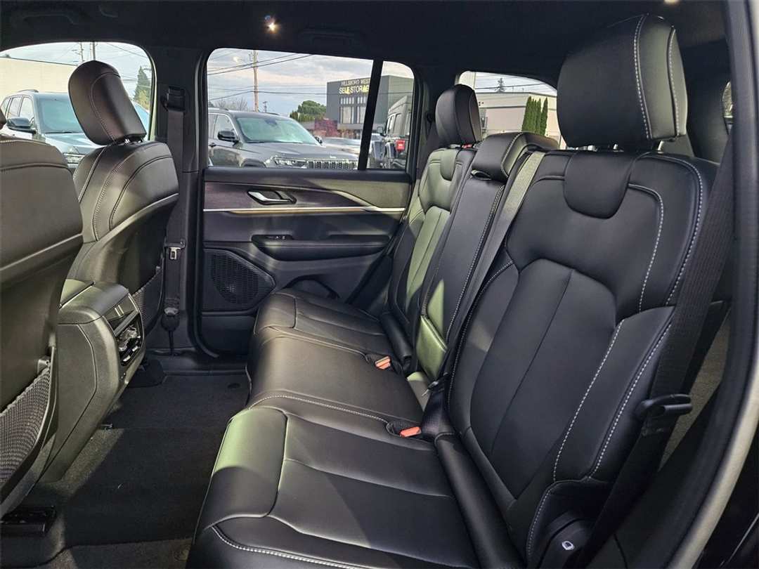 2025 Jeep Grand Cherokee Limited - Image 28