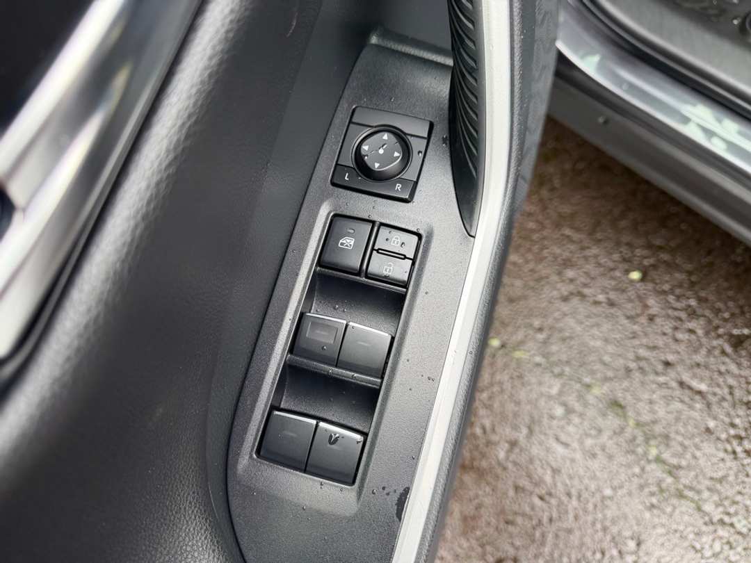 2023 Toyota Rav4 XSE - Image 15