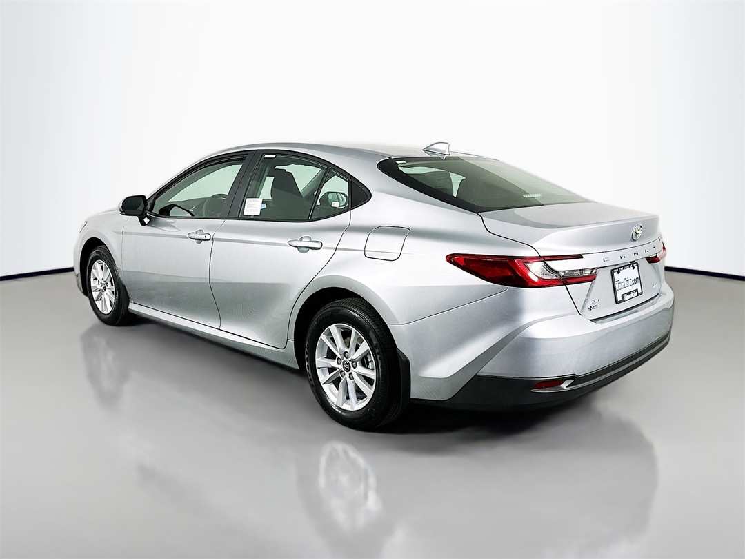 2026 Toyota Camry LE - Image 5