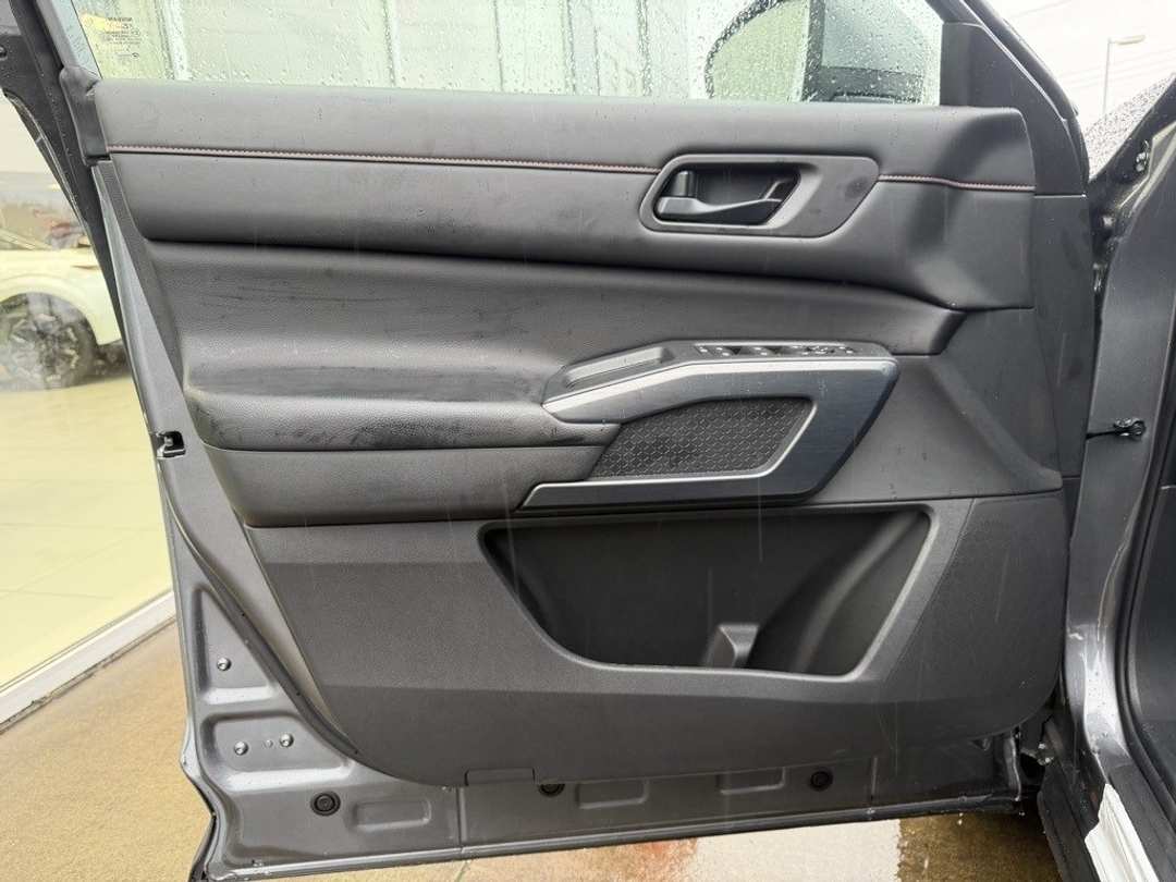 2025 Nissan Pathfinder Rock Creek - Image 11
