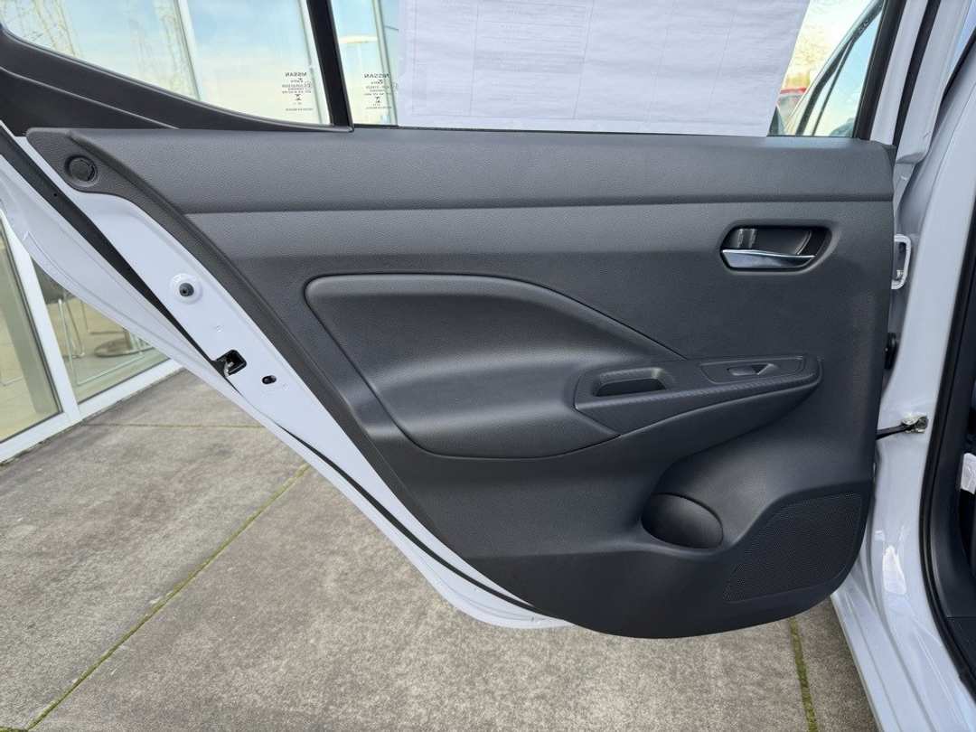 2025 Nissan Versa 1.6 SV - Image 27