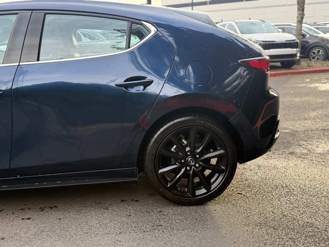 2020 MAZDA Mazda3 Premium - Image 9