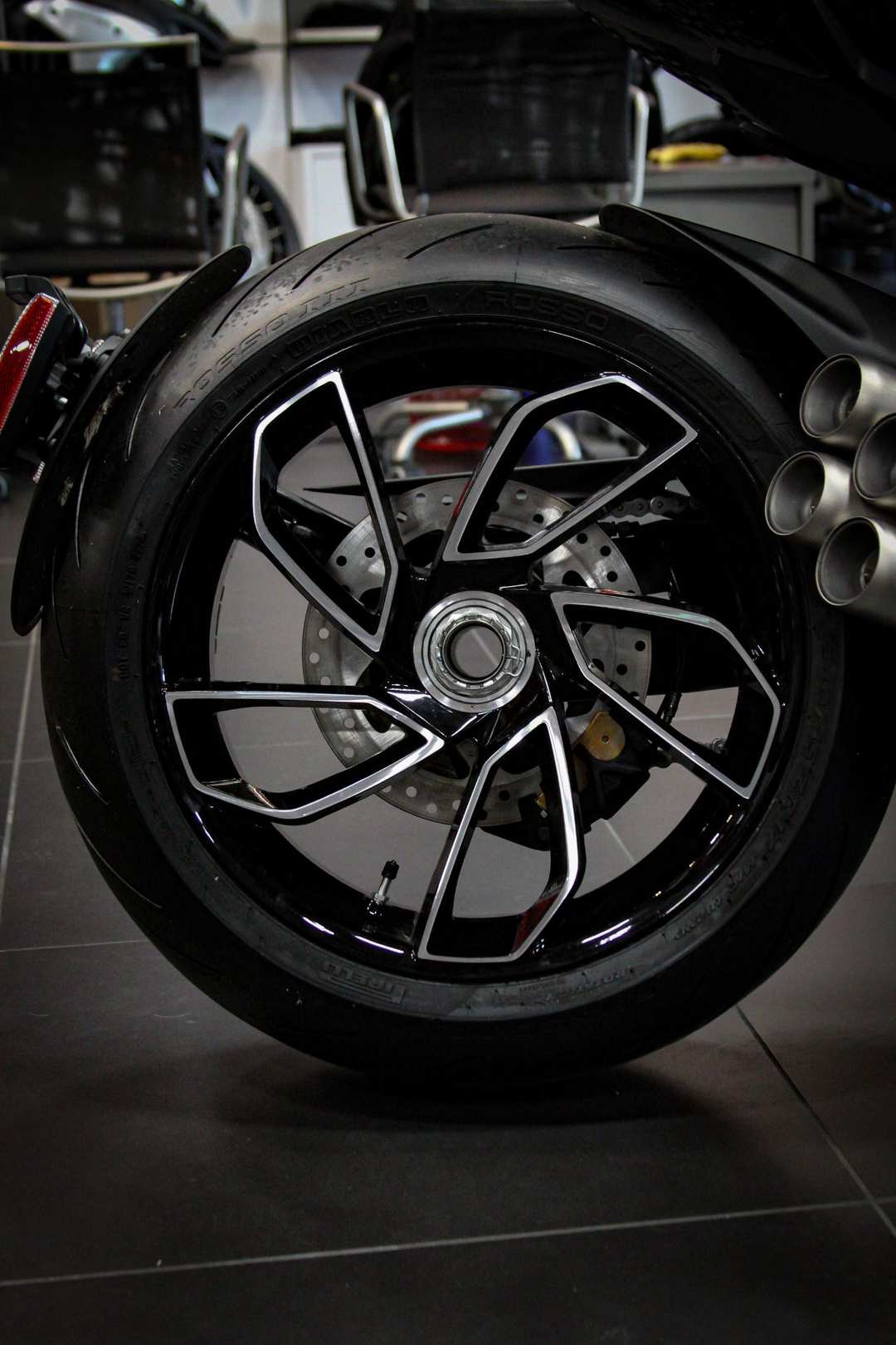 2025 Ducati Diavel V4 - Image 2