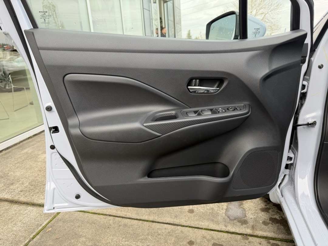 2025 Nissan Versa 1.6 SV - Image 18