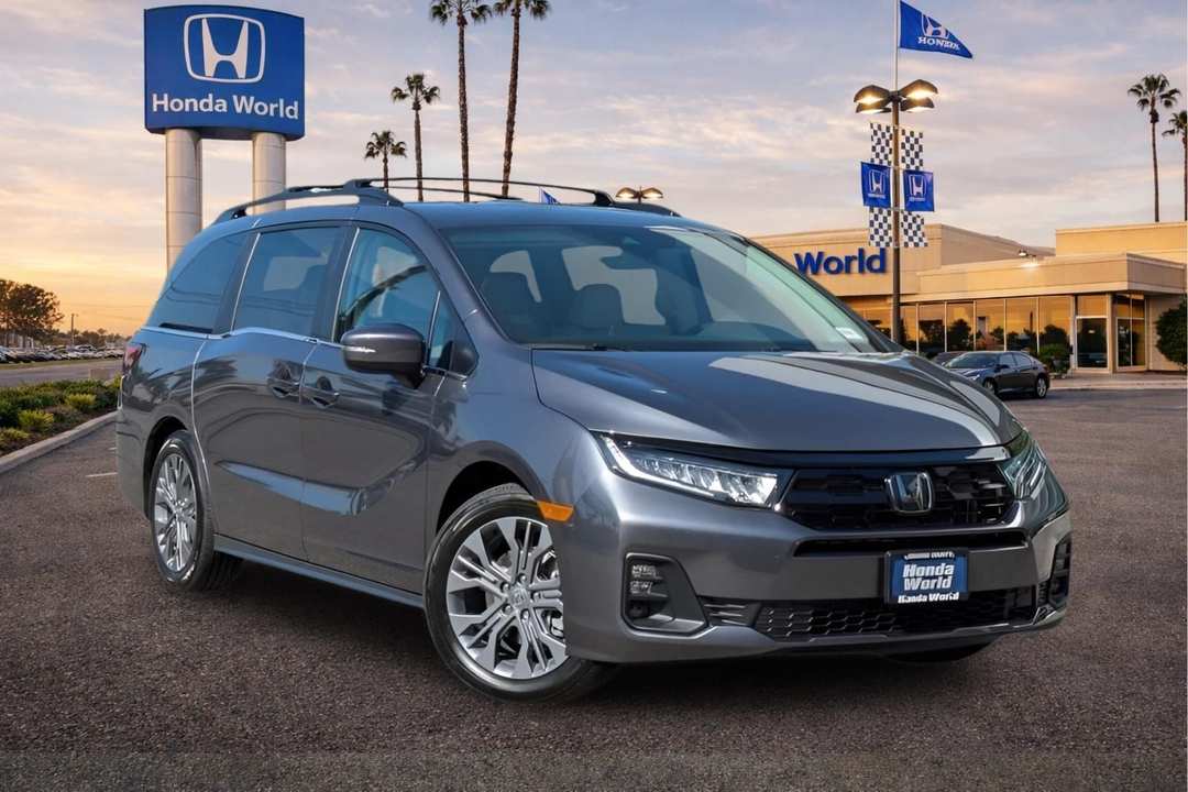 2026 Honda Odyssey Touring - Image 2