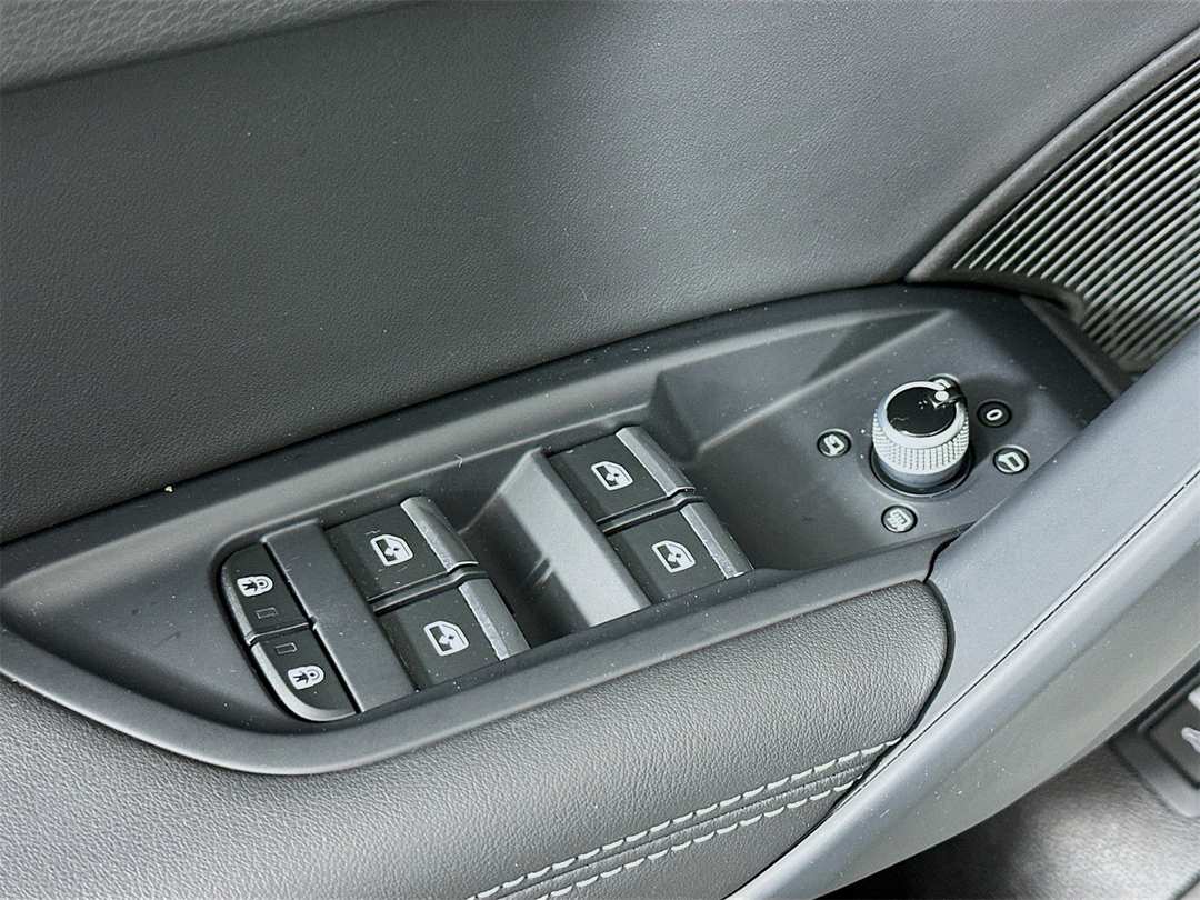 2023 Audi Sq5 Premium Plus - Image 17