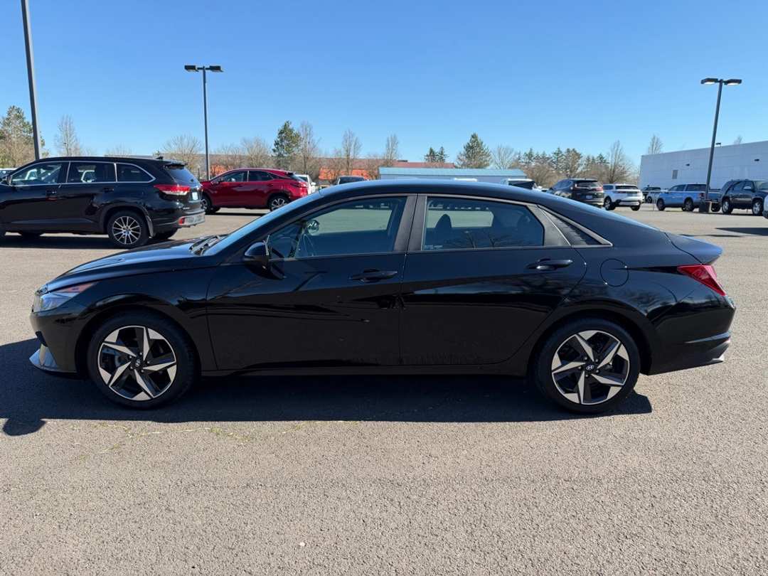 2023 Hyundai Elantra SEL - Image 5