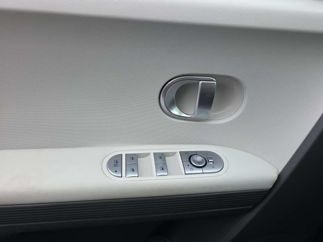 2024 Hyundai Ioniq 5 SE - Image 10