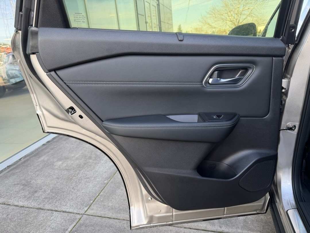 2026 Nissan Rogue Platinum - Image 33