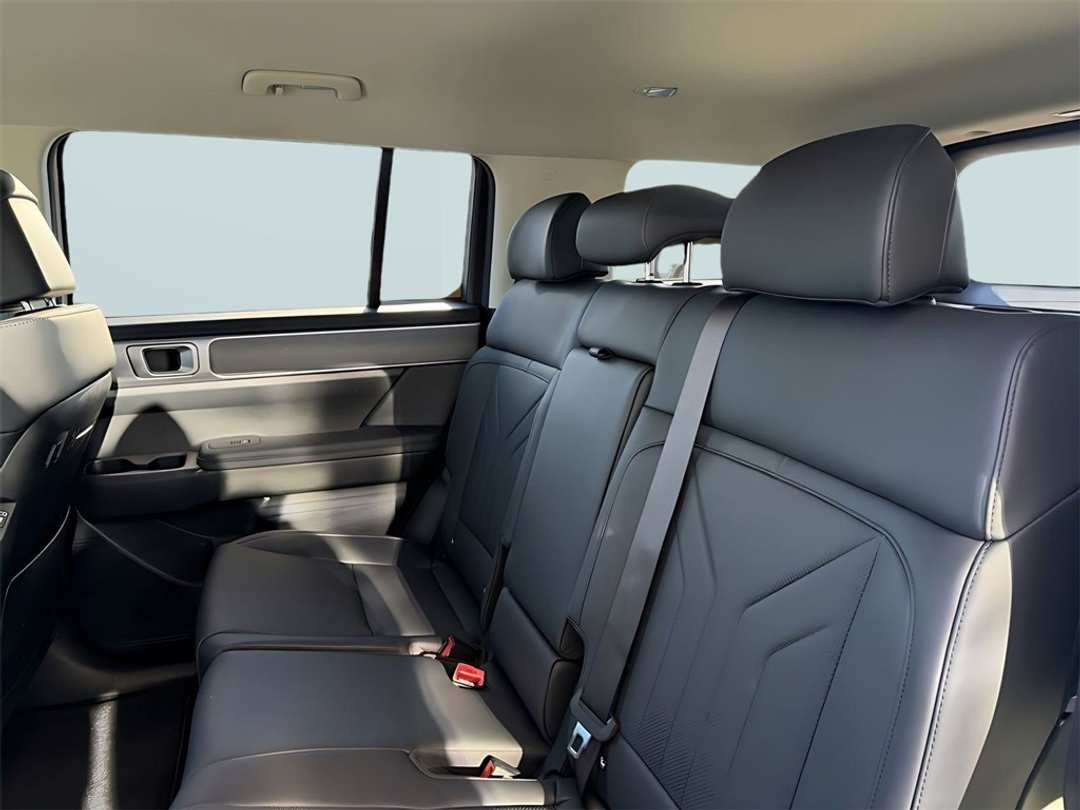 2026 Hyundai Santa Fe SEL - Image 28