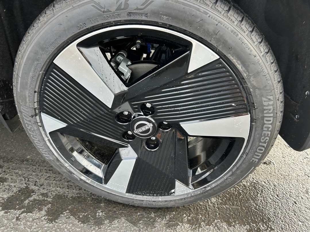 2025 Nissan Kicks SR - Image 8