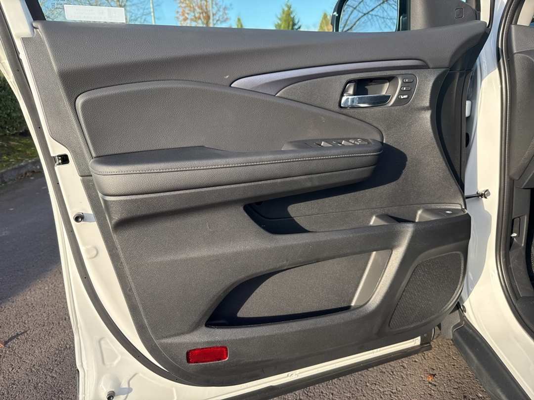 2026 Honda Ridgeline RTL - Image 16