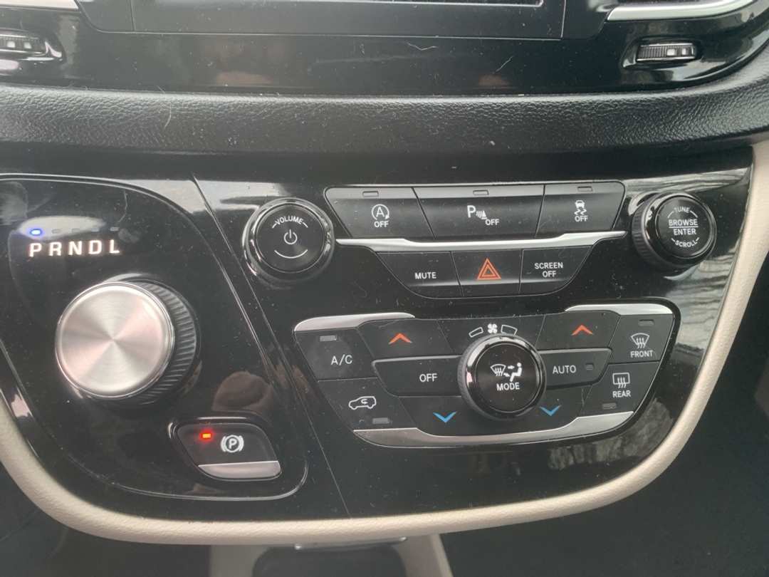 2018 Chrysler Pacifica Touring L - Image 20