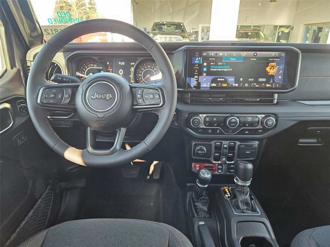 2025 Jeep Gladiator Rubicon - Image 29