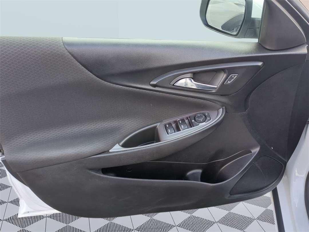 2022 Chevrolet Malibu LT - Image 10