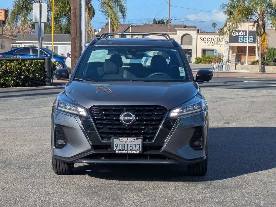 2023 Nissan Kicks SR - Image 3