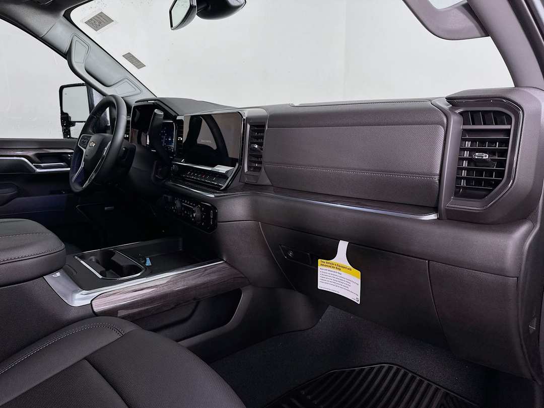 2025 Chevrolet Silverado 2500Hd LTZ - Image 31