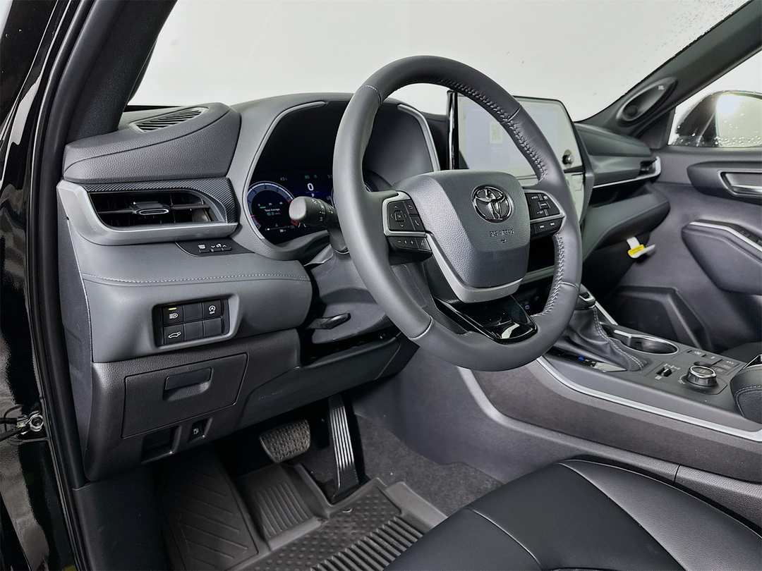 2026 Toyota Highlander XSE - Image 9
