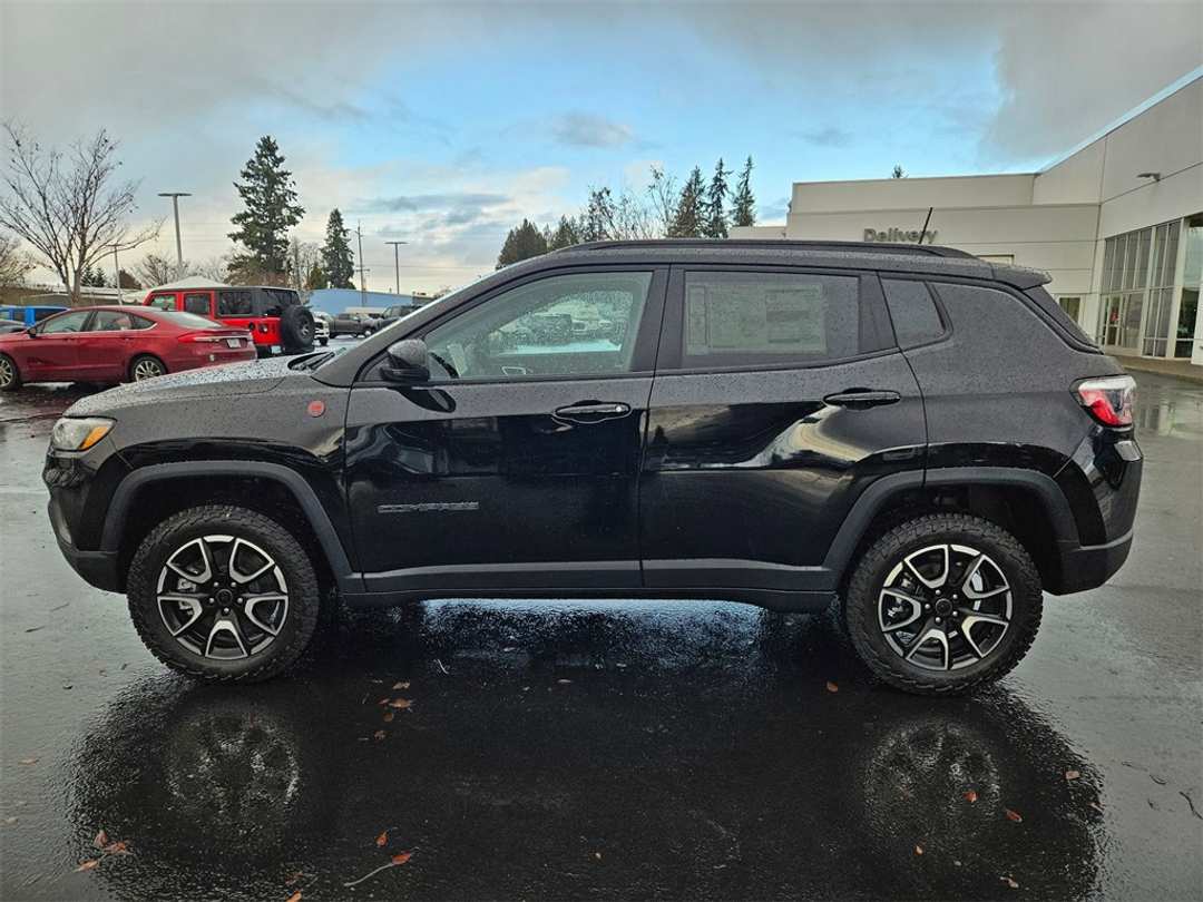 2026 Jeep Compass Trailhawk - Image 3