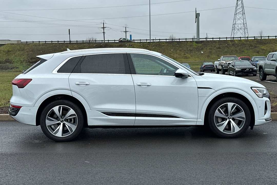 2024 Audi Q8 E-Tron Premium Plus - Image 2