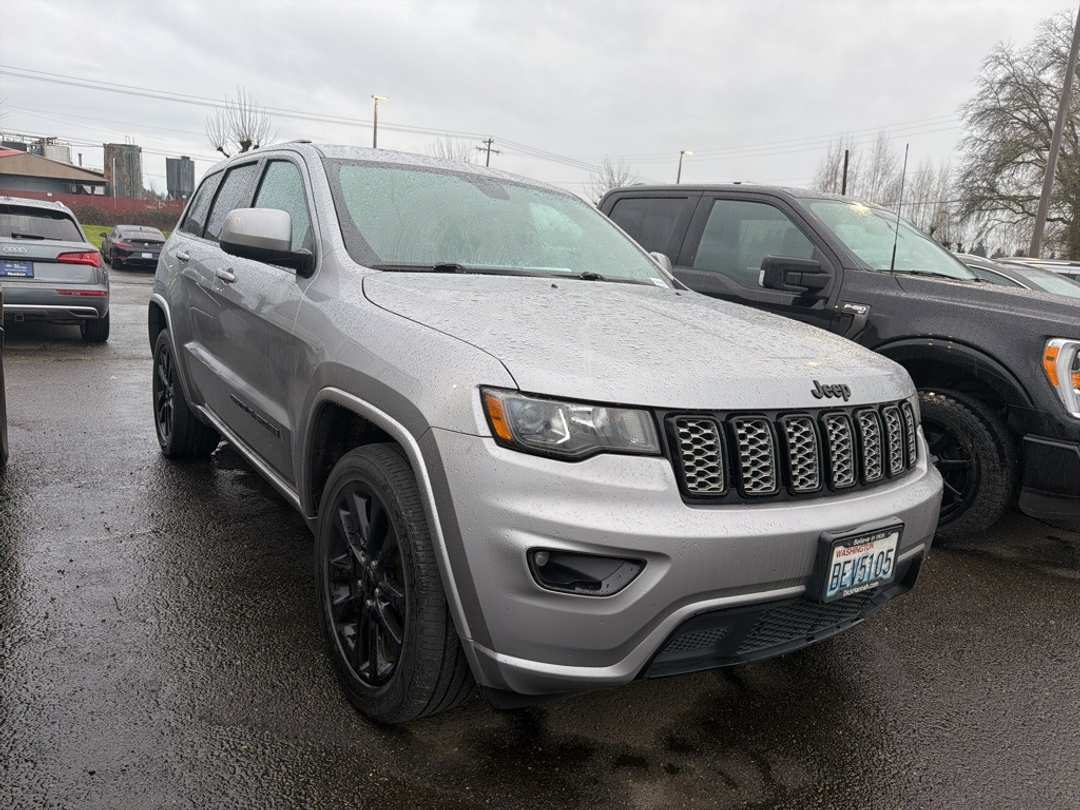 2017 Jeep Grand Cherokee Altitude - Image 3
