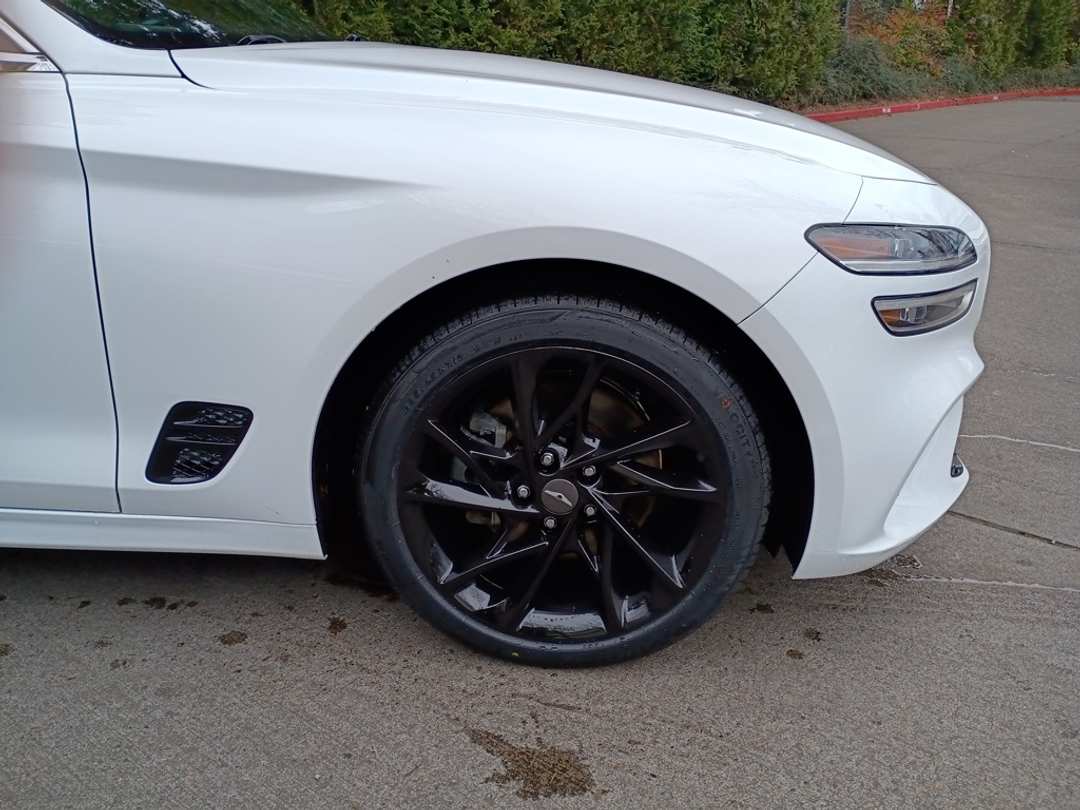 2022 Genesis G70 2.0T - Image 2