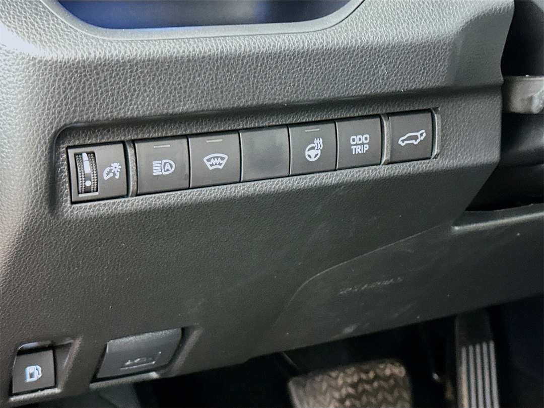 2025 Toyota Rav4 XSE - Image 10