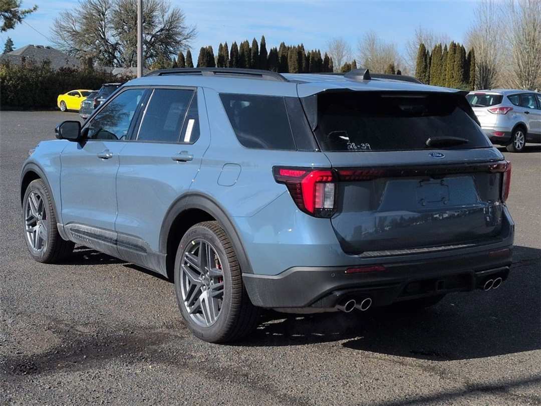 2026 Ford Explorer ST - Image 3