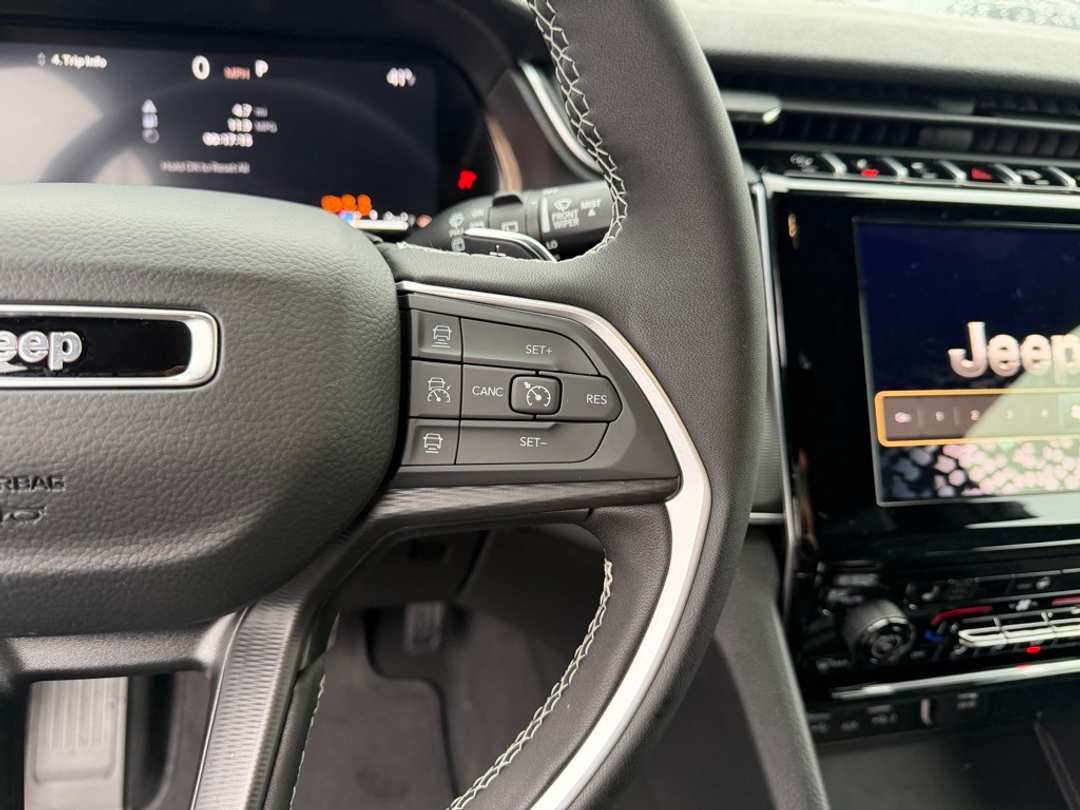 2025 Jeep Grand Cherokee L Altitude X - Image 17