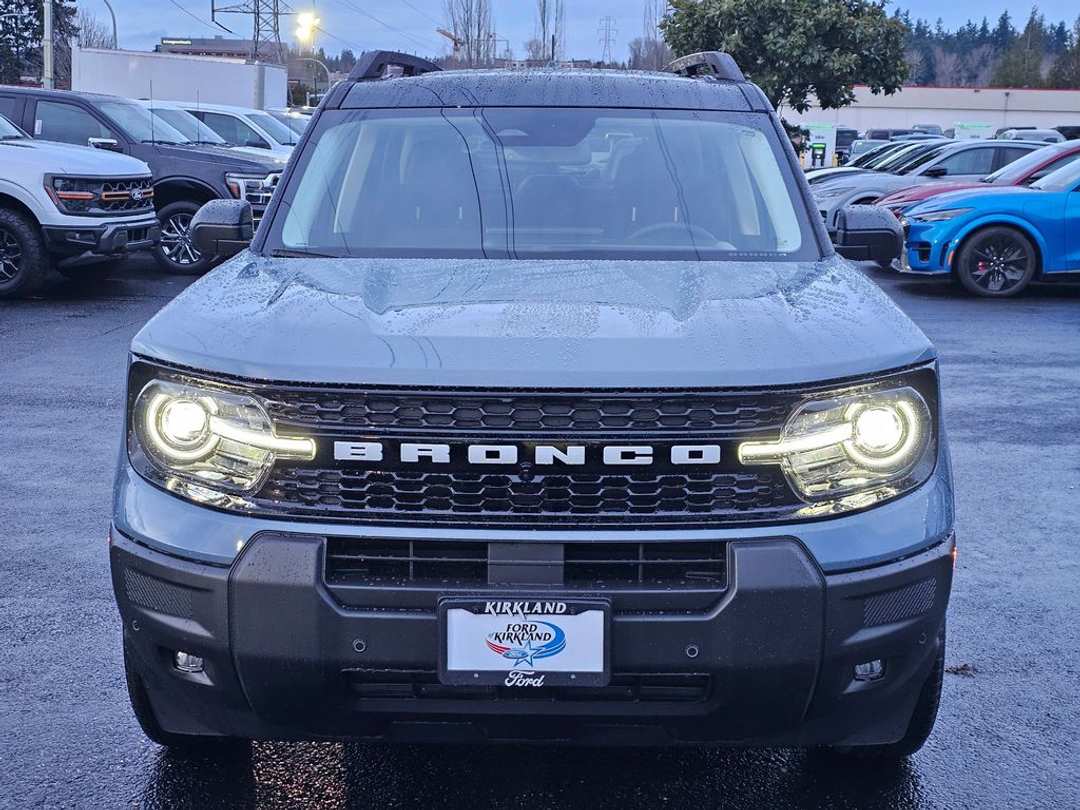 2025 Ford Bronco Sport Outer Banks - Image 2