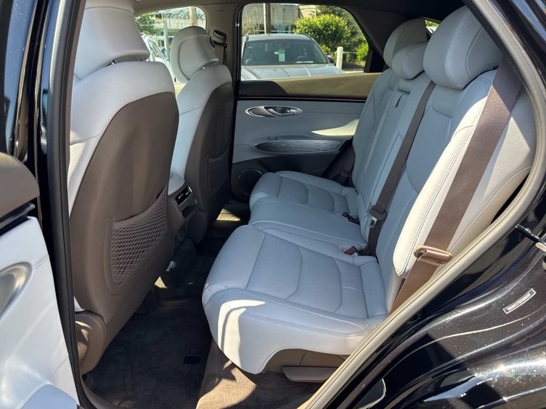 2026 Genesis Electrified Gv70 - Image 41