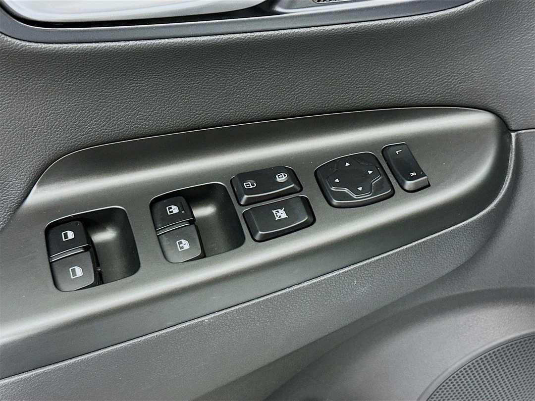 2023 Hyundai Kona Limited - Image 18