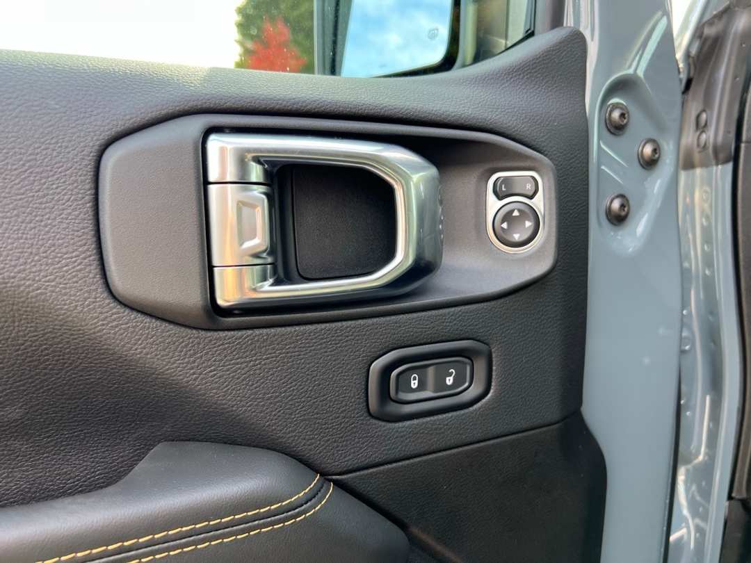 2025 Jeep Gladiator High Tide - Image 12