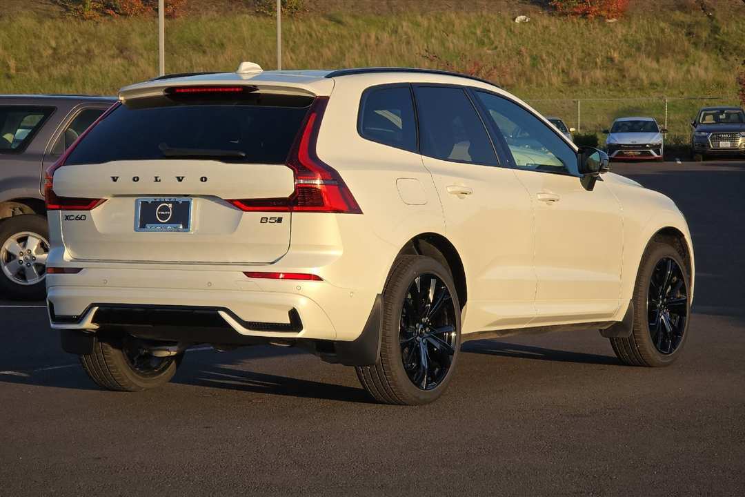 2026 Volvo Xc60 B5 Ultra Black Edition - Image 3