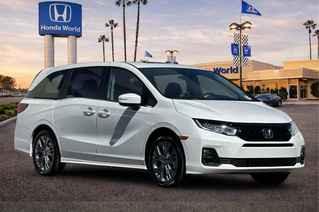 2026 Honda Odyssey Touring - Image 2