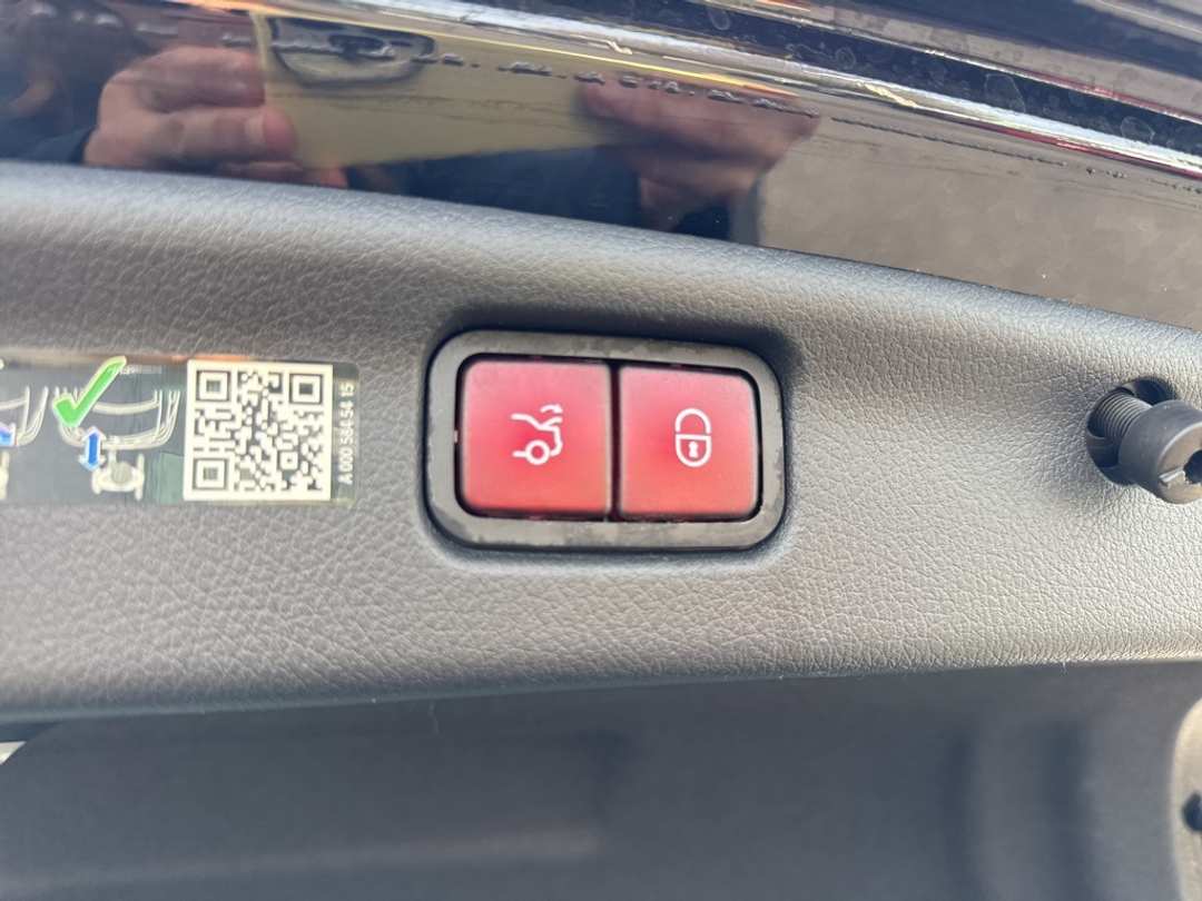 2025 Mercedes-Benz C-Class C 300 - Image 15