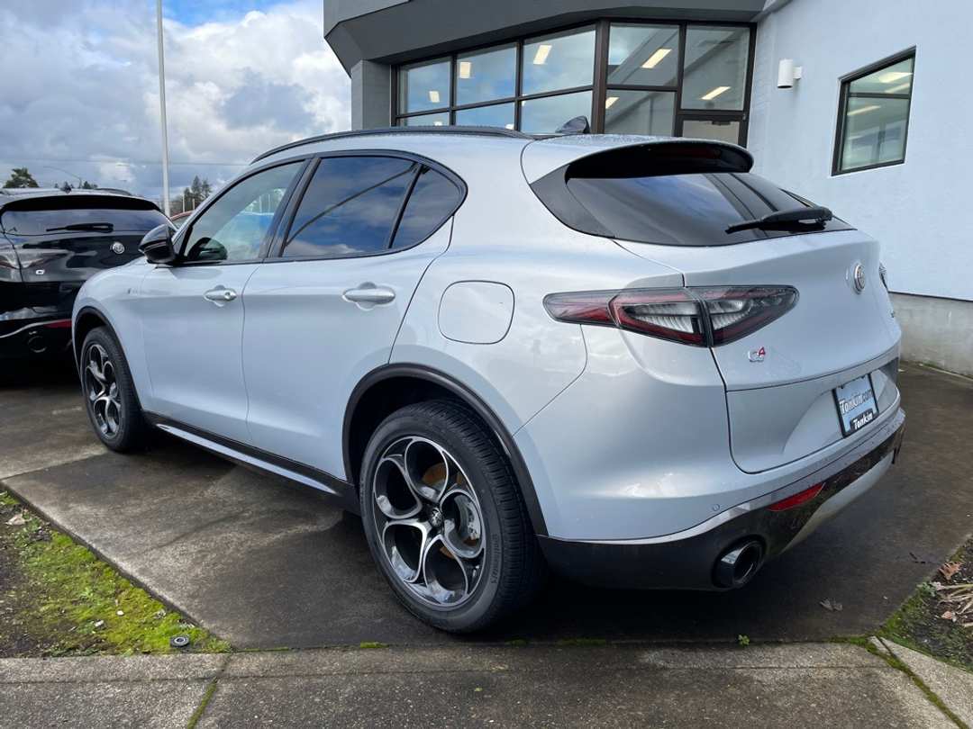 2024 Alfa Romeo Stelvio Ti - Image 6