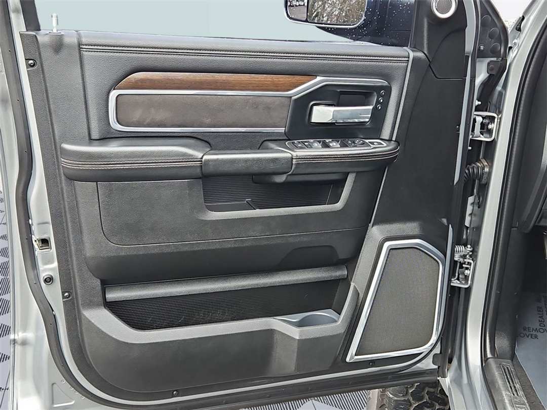 2022 Ram 2500 Laramie - Image 10