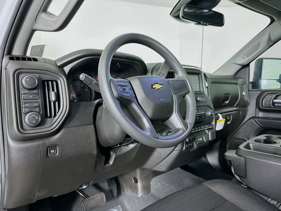 2025 Chevrolet Silverado 2500Hd Custom - Image 10