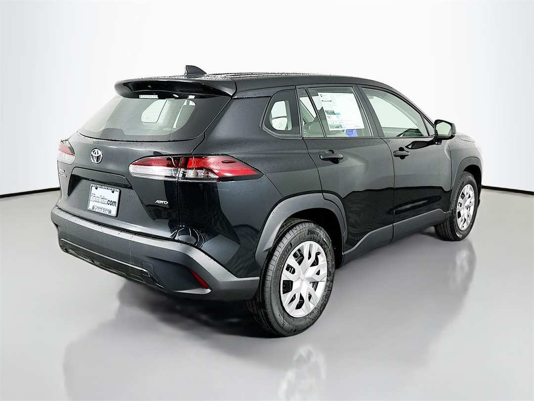 2026 Toyota Corolla Cross L - Image 7