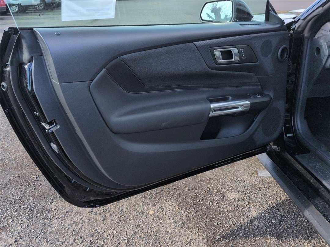 2026 Ford Mustang GT - Image 9