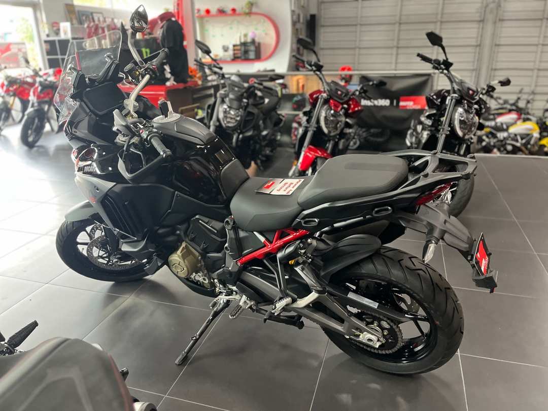 2025 Ducati Multistrada V4 S Travel & Radar - Image 5