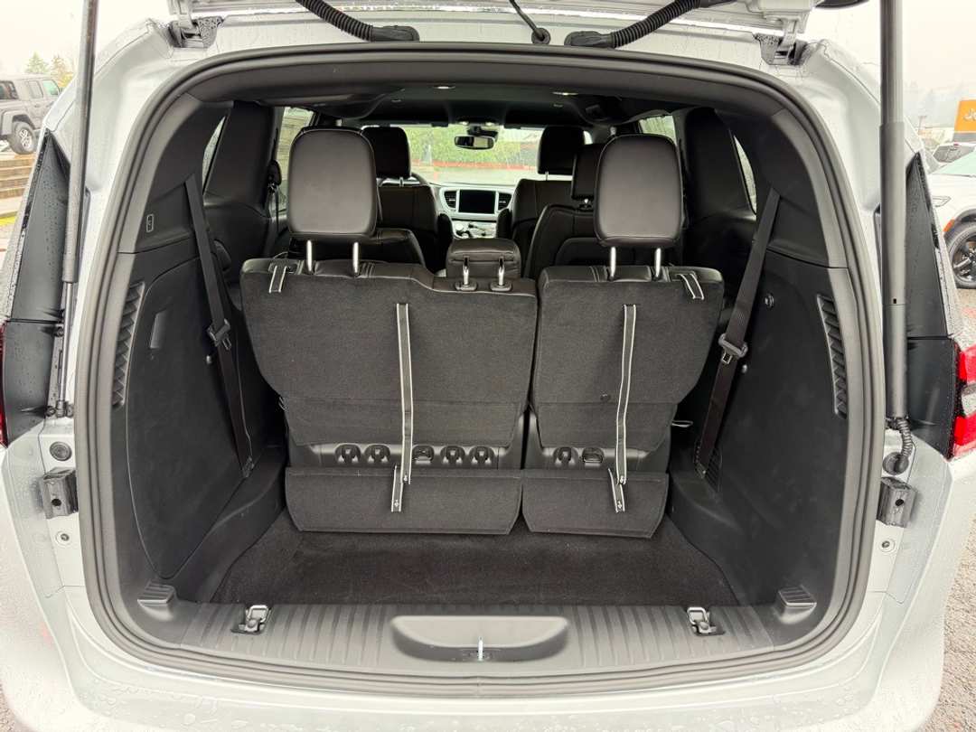 2026 Chrysler Pacifica Select - Image 11