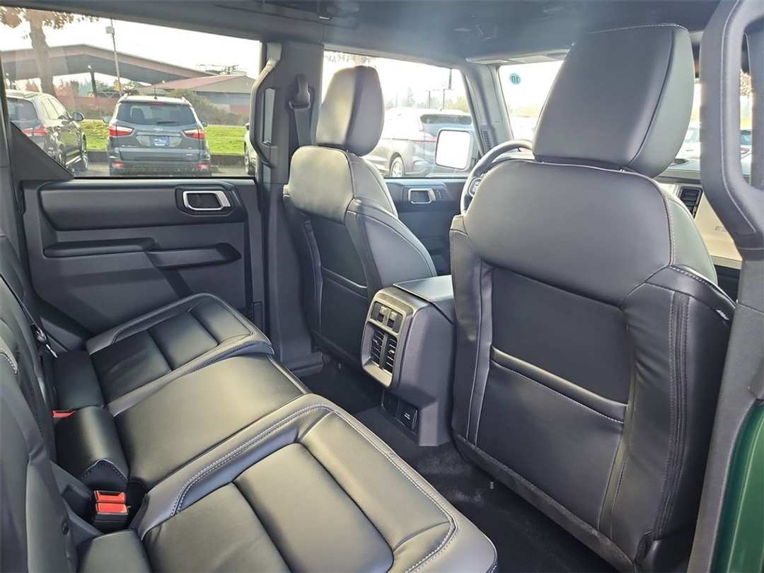 2025 Ford Bronco Outer Banks - Image 31